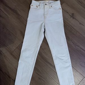 Aritzia Levi’s wedgie light wash jeans
